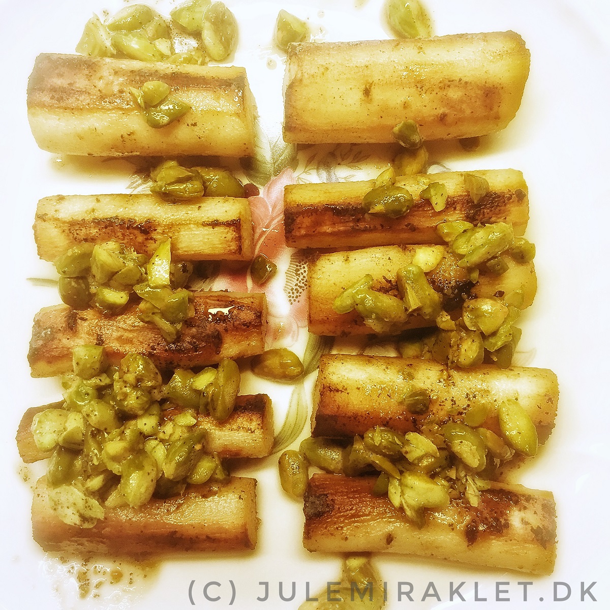 Skorzonerrødder med pistacie