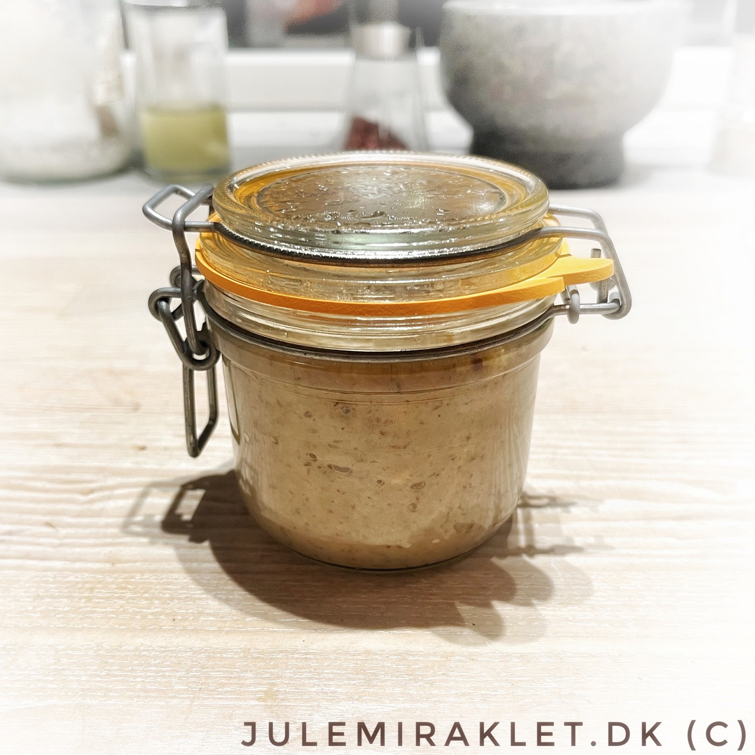 Svampe-hasselnøddepostej