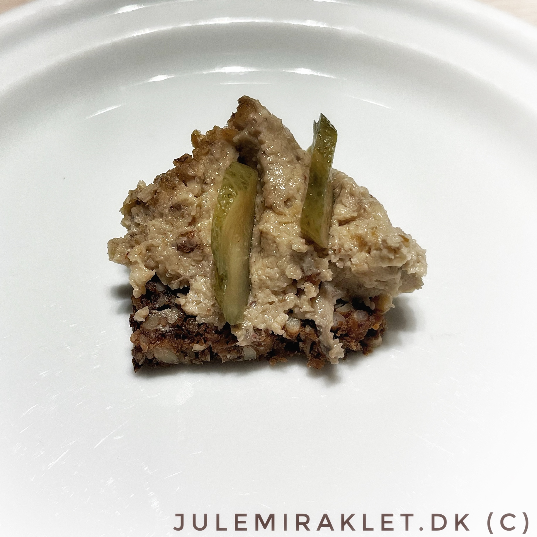 Svampe-hasselnøddepostej